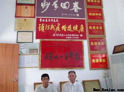 枝垂树老花香远——记身残志坚的退休院长贾谷良