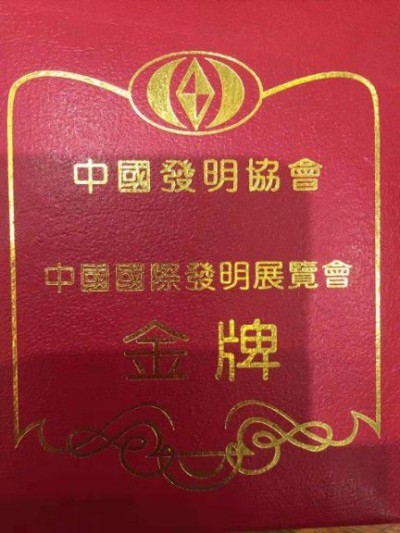 术高一筹保平安 德高一品为患者 中国著名医学专家——何明华