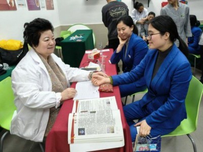 术高一筹保平安 德高一品为患者 中国著名医学专家——何明华