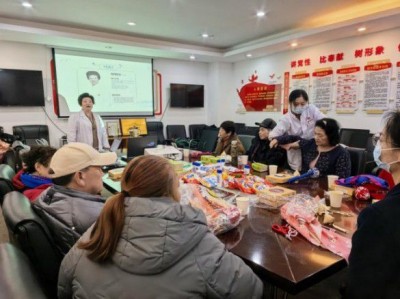 术高一筹保平安 德高一品为患者 中国著名医学专家——何明华