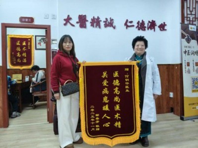 术高一筹保平安 德高一品为患者 中国著名医学专家——何明华