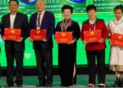 术高一筹保平安 德高一品为患者 中国著名医学专家——何明华