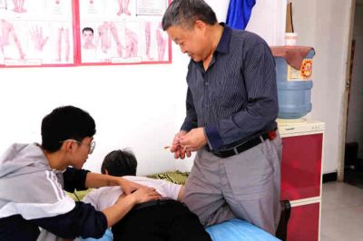 云南一中医独创“风湿骨病新诊疗法”:其“五大绝招”已治愈五千余患者