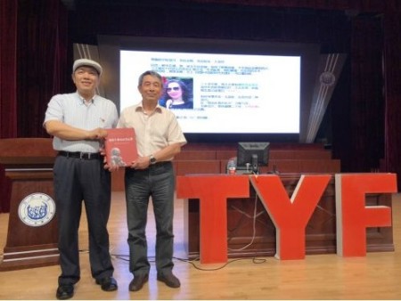 金手指下的生命奇迹：赵氏手部点穴疗法的传承与全球影响